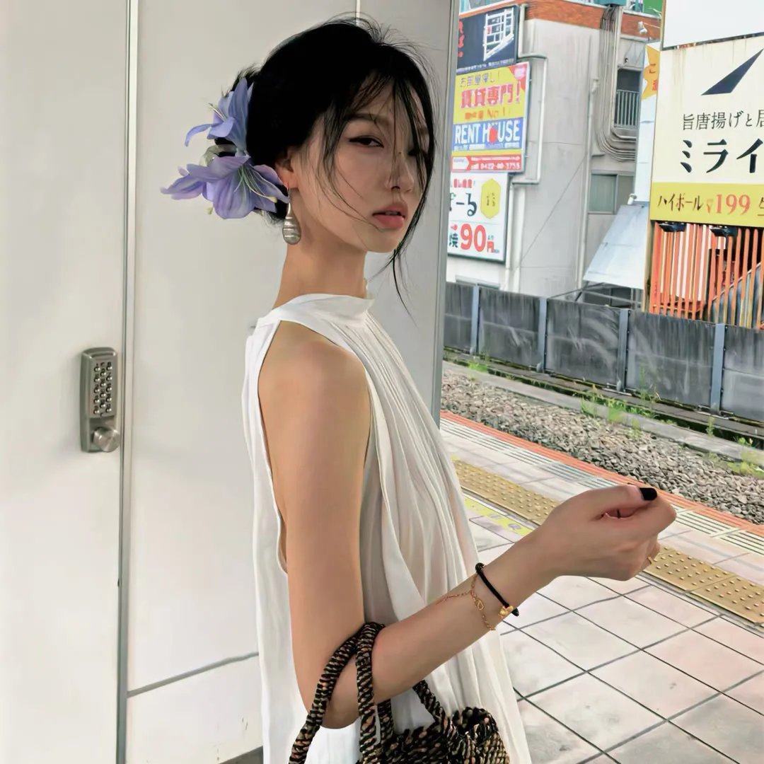 藏春阁海报